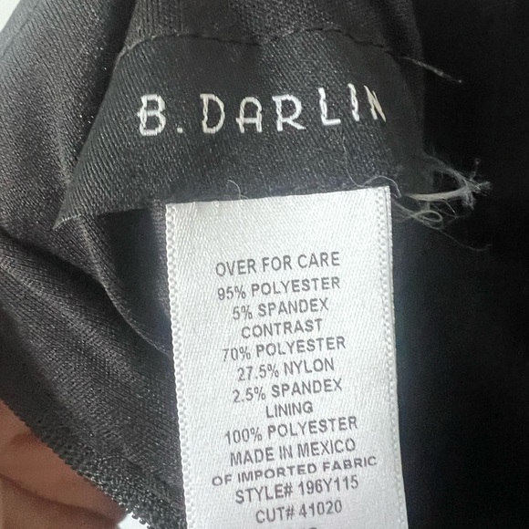 Woman’s size 1/2 gown - Picture 3 of 3